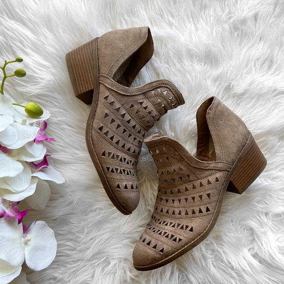 Fergalicious lacer cut perforated ankle booties - Picture 2 of 9